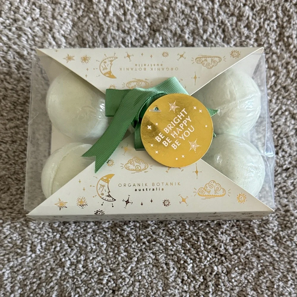 Frosted Vanilla Bath Bombs